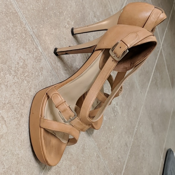 Heels - Picture 1 of 4